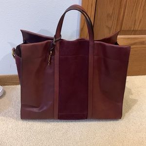 Fossil tote maroon in color, great color for fall